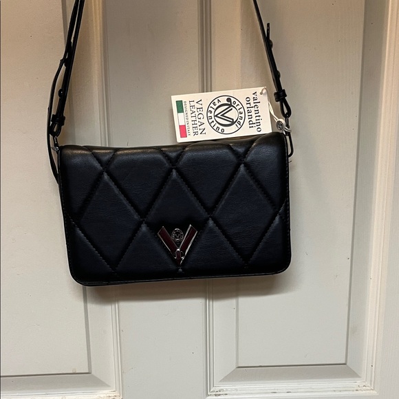 Valentino Orlandi Handbags - NWT Valentino Orlandi Black Quilted Vegan Leather Adjustable Crossbody Strap